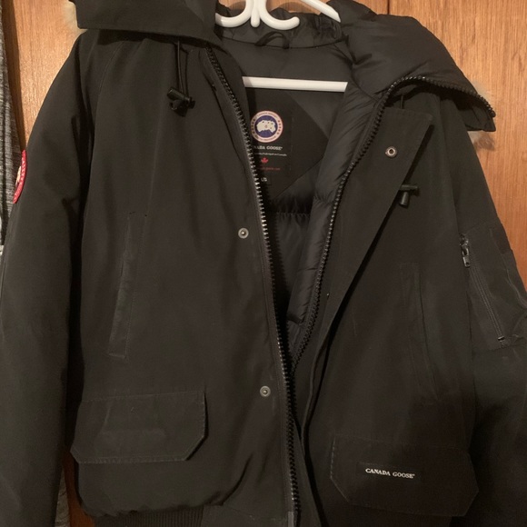 Canada Goose - Size L - Picture 1 of 4